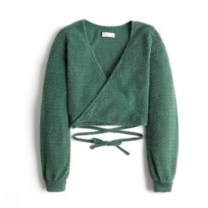 NWT Hollister Multi-Way Eyelash Wrap Top